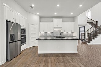 9339 Galloway Wds Trl in The Woodlands, TX - Building Photo - Building Photo