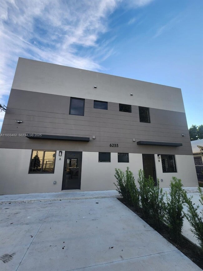 6233 NW 20th Ave in Miami, FL - Foto de edificio - Building Photo