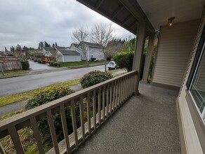 1949 Wells Ave in Dupont, WA - Building Photo - Building Photo