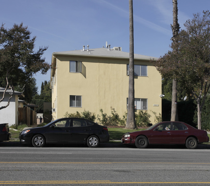 5917 Laurel Canyon Blvd in Valley Village, CA - Building Photo