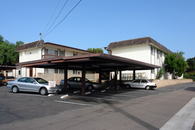 Leucadia Apartments in Encinitas, CA - Building Photo - Building Photo