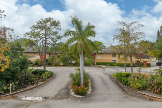 Southridge Condos in Delray Beach, FL - Building Photo - Building Photo