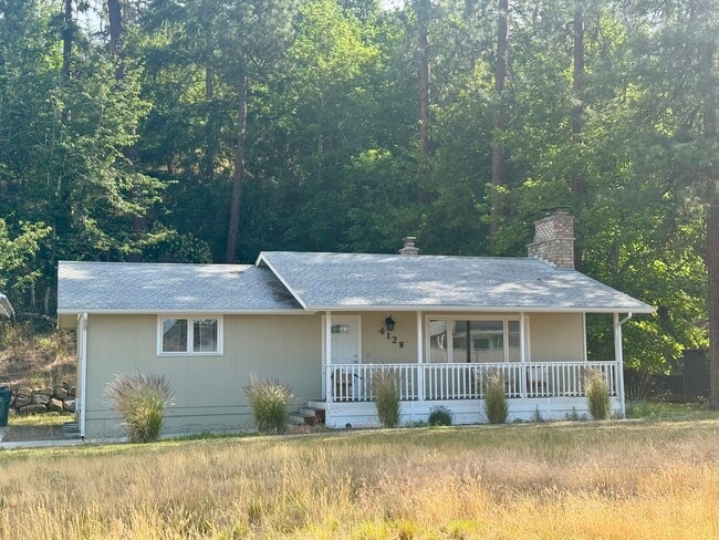 property at 412 N Lilac Ln