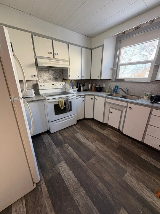 24 Eddy St in Amherst, NS - Building Photo