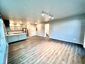 2330 Yakima Ct in Tacoma, WA - Building Photo - Building Photo