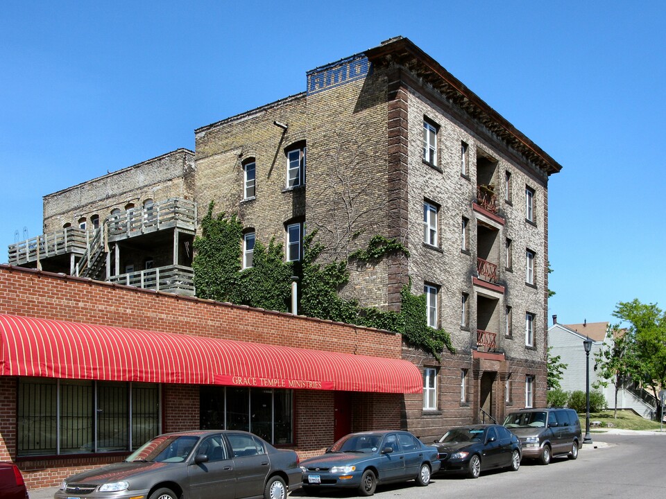 Hudson Flats in Minneapolis, MN - Building Photo