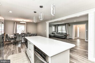3529 Woodburn Rd in Annandale, VA - Building Photo - Building Photo