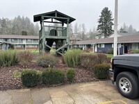 Oak Village West Apartments in Salem, OR - Building Photo - Building Photo