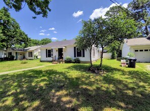 2304 Palmer Dr in Denton, TX - Building Photo - Building Photo