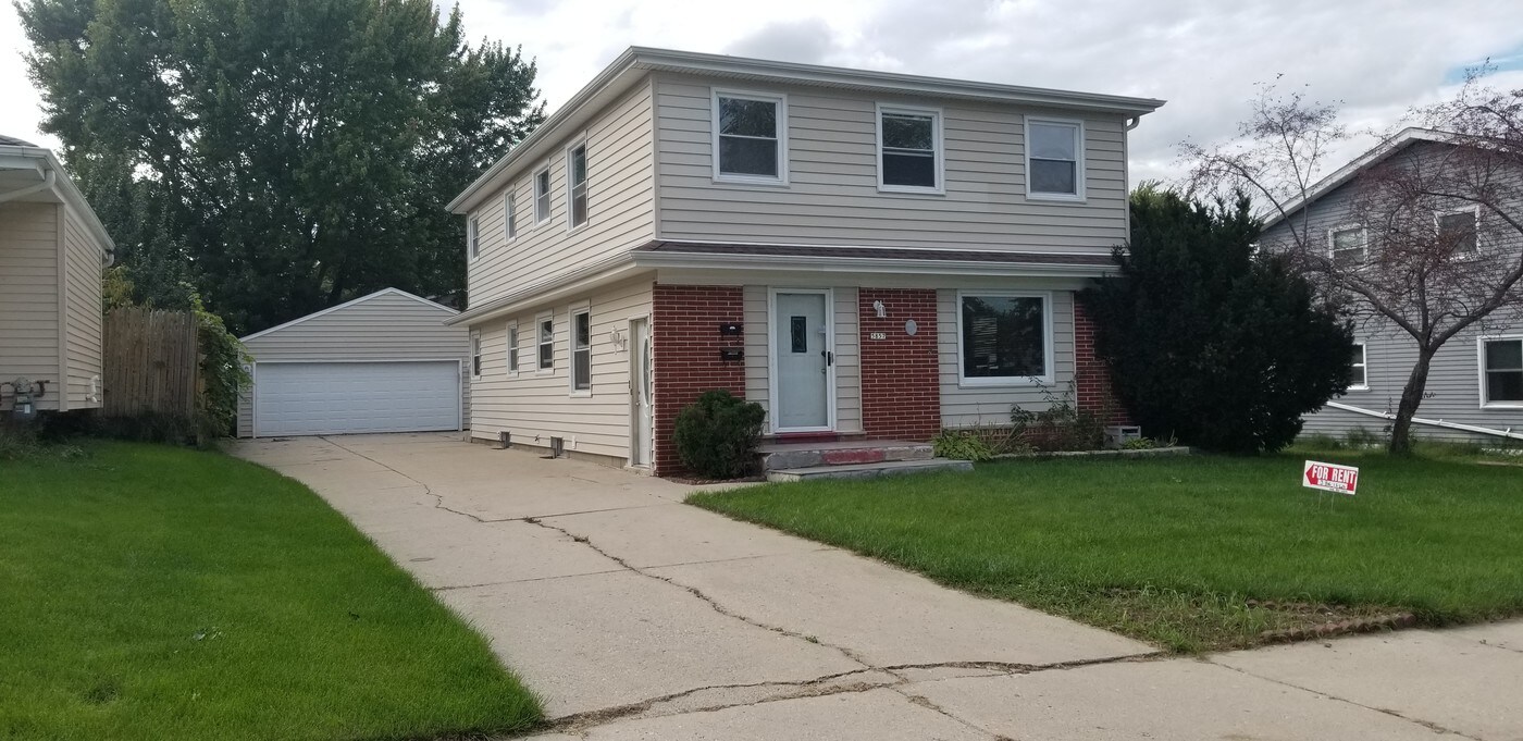 5857 S Indiana Ave in Cudahy, WI - Building Photo