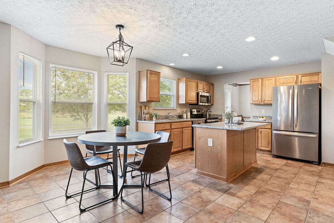 7225 Bromfield Dr in Canal Winchester, OH - Building Photo