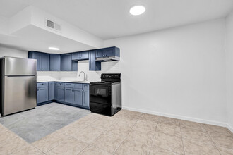 Sharon Park in Houston, TX - Building Photo - Interior Photo