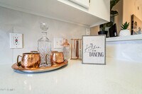 600 Grove Pky photo'