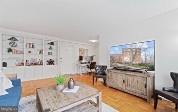 4100 W St NW in Washington, DC - Foto de edificio - Building Photo