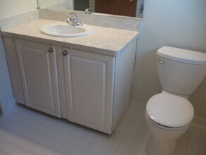 23745 Middlebelt Rd in Farmington Hills, MI - Foto de edificio - Building Photo