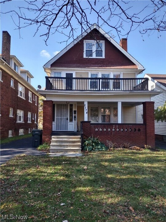 2174 Oakdale Rd in Cleveland Heights, OH - Building Photo