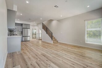 834 N June St in Los Angeles, CA - Building Photo - Building Photo