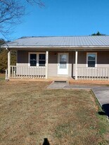 5175 Ponderosa Dr in Conover, NC - Building Photo