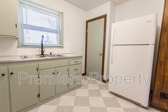 6123 Hadley St in Raytown, MO - Building Photo - Building Photo