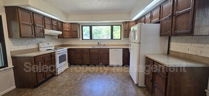 7506 W Jefferson Blvd in Fort Wayne, IN - Building Photo - Building Photo