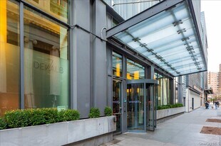 7 DeKalb Ave in Brooklyn, NY - Building Photo