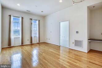 309 Holland Ln, Unit 217 in Alexandria, VA - Building Photo - Building Photo