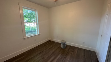 102 7th St SW, Unit 3 in Paris, TX - Building Photo - Building Photo