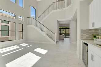 9060 Dulcetto Ct in Boca Raton, FL - Foto de edificio - Building Photo