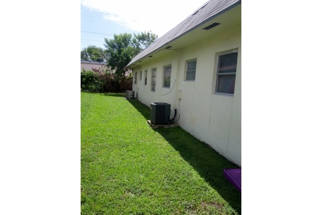 4080 NW 31 Ter in Lauderdale Lakes, FL - Building Photo - Building Photo