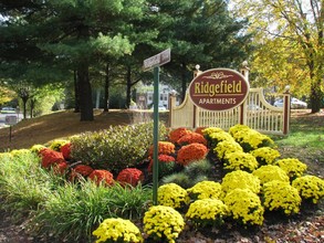 Ridgefield Apartments in Middletown, CT - Foto de edificio - Building Photo