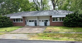 1304 S Maple St in Champaign, IL - Building Photo