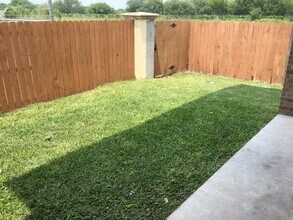 1600 Omni Ave, Unit 4 in Pharr, TX - Building Photo - Building Photo