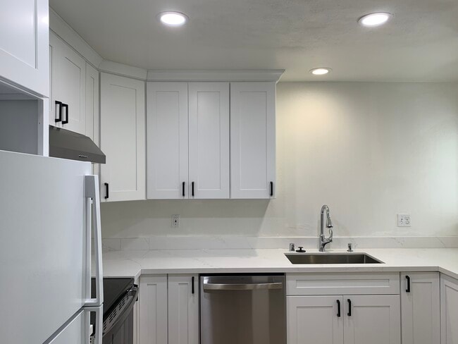 1055 N Capitol Ave in San Jose, CA - Building Photo - Building Photo