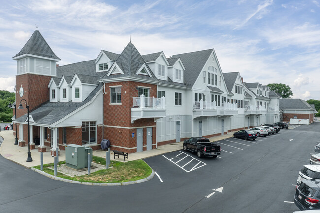 Old Colony Square in Cohasset, MA - Foto de edificio - Building Photo