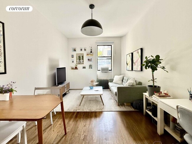 property at 16 W 95th St