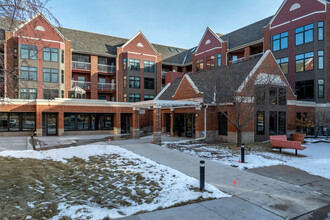 Villa Park Community Condos in St. Paul, MN - Building Photo - Building Photo