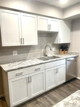270 E Thirteen Mile Rd in Madison Heights, MI - Building Photo - Building Photo