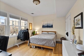 131 Putnam Ave, Unit 131 in Cambridge, MA - Building Photo - Building Photo