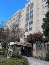 1727 Massachusetts Ave NW in Washington, DC - Foto de edificio - Building Photo