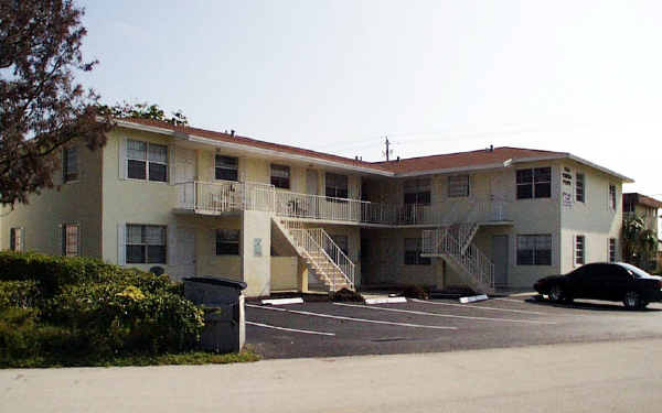 Pine Drive Villas in Pompano Beach, FL - Foto de edificio - Building Photo