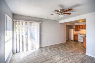 The Vue on Camelback in Phoenix, AZ - Building Photo - Building Photo