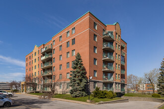 1475 Grenet Rue in St. Laurent, QC - Building Photo - Building Photo