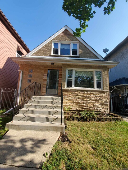 5007 W Grace St in Chicago, IL - Building Photo