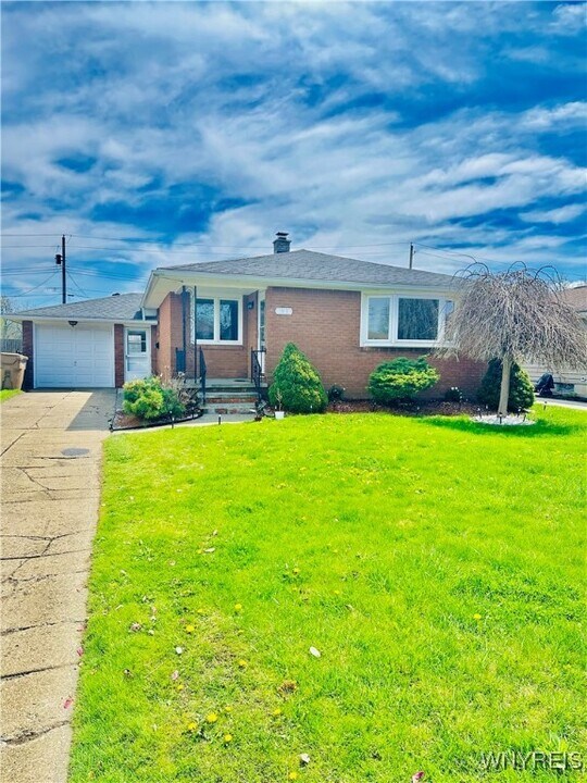 91 Ceil Dr in Cheektowaga, NY - Building Photo