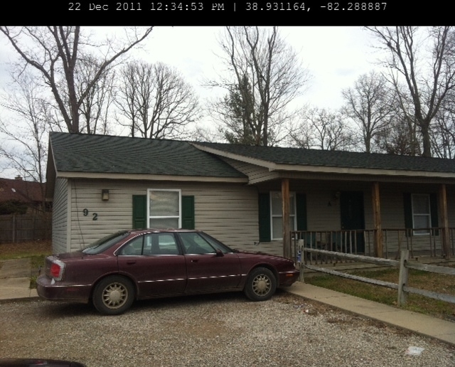 19 Hawthorne Ln in Bidwell, OH - Foto de edificio - Building Photo