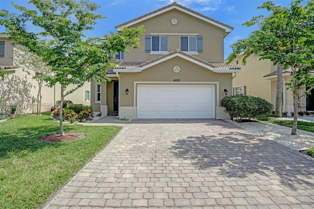 4812 Foxtail Palm Ct in Greenacres, FL - Foto de edificio