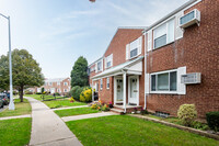 247-62 77th Cres in Jamaica, NY - Foto de edificio - Building Photo