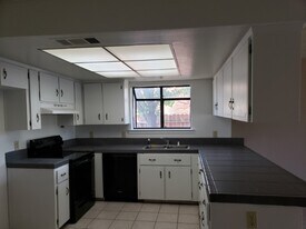 1477 Hampton Way in Clovis, CA - Building Photo