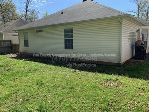 1612 Cresent St in Bentonville, AR - Building Photo - Building Photo