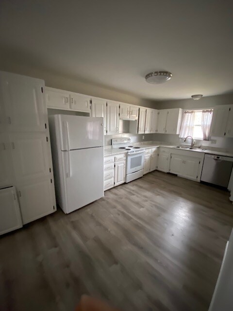 2001 Pine Woods Rd in Springdale, AR - Building Photo